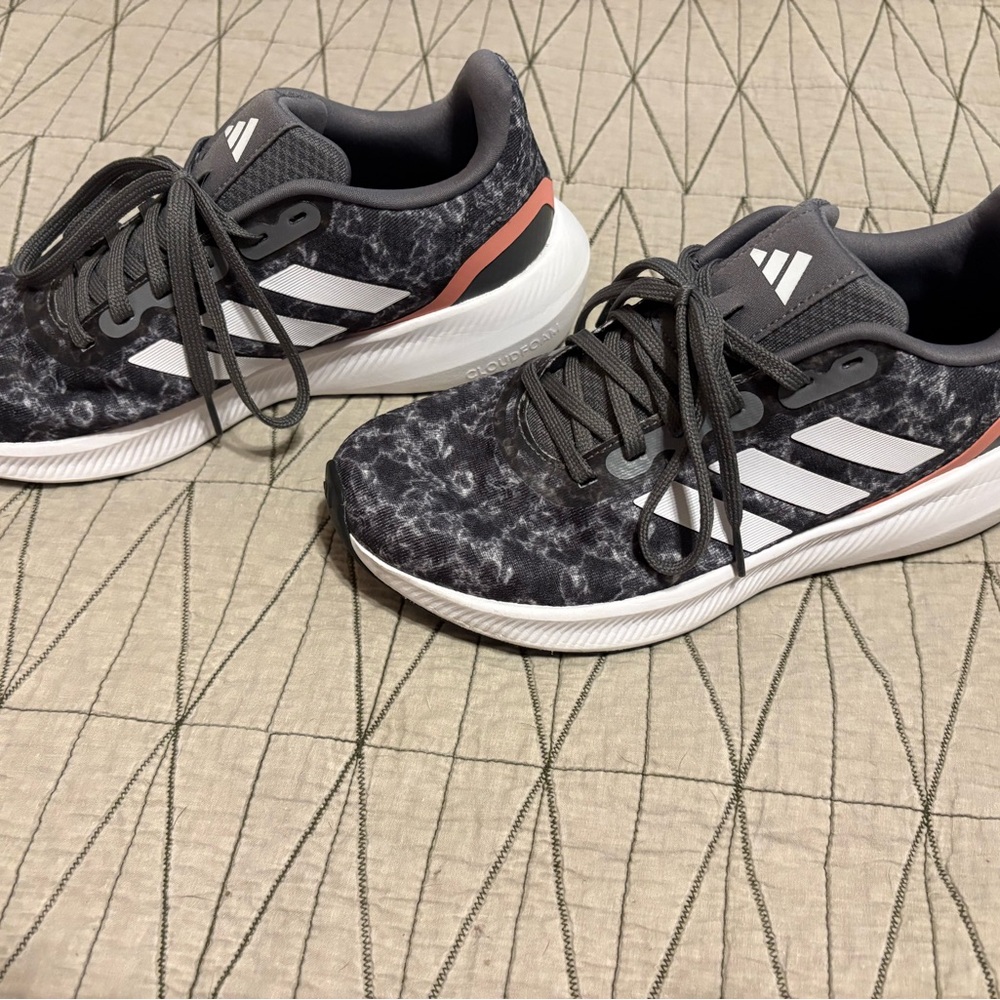 Adidas Gray Patterned Running Shoes - image 2